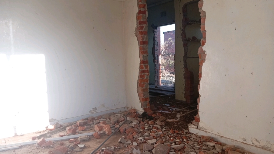 2 Bedroom Property for Sale in Aberdeen Eastern Cape